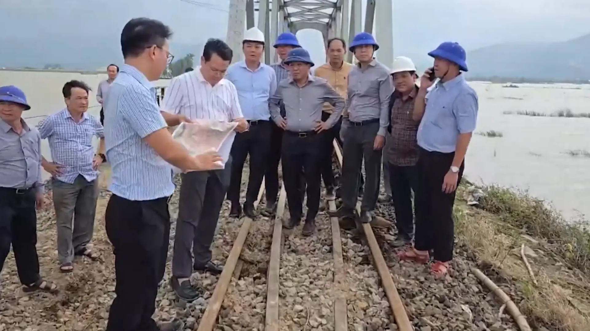 Dự kiến thông tuyến đường sắt qua Nam Trung bộ tối 25/11